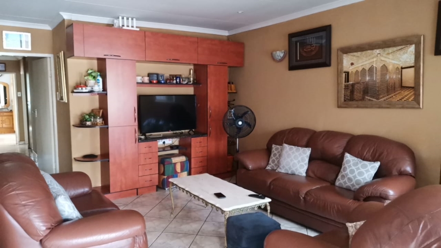 4 Bedroom Property for Sale in Oos Einde North West